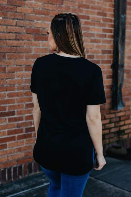 BLACK SHORT SLEEVE CURVED HEM TEE