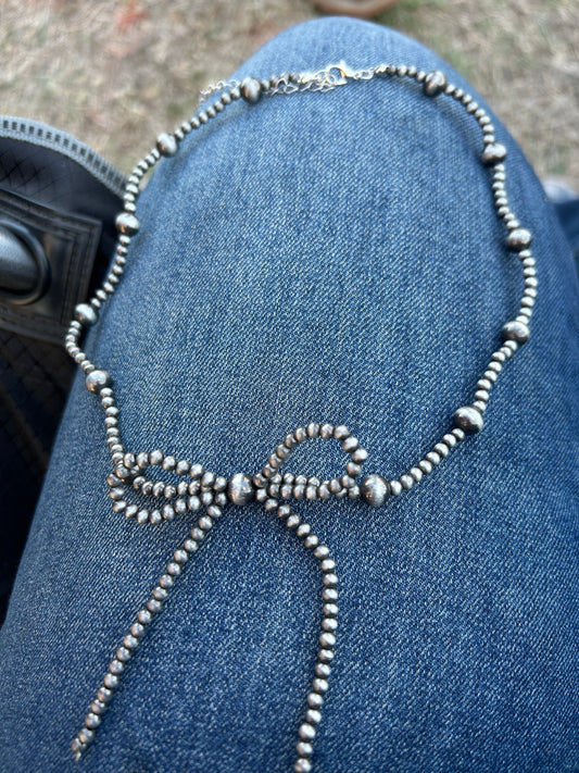 Bow necklace metal