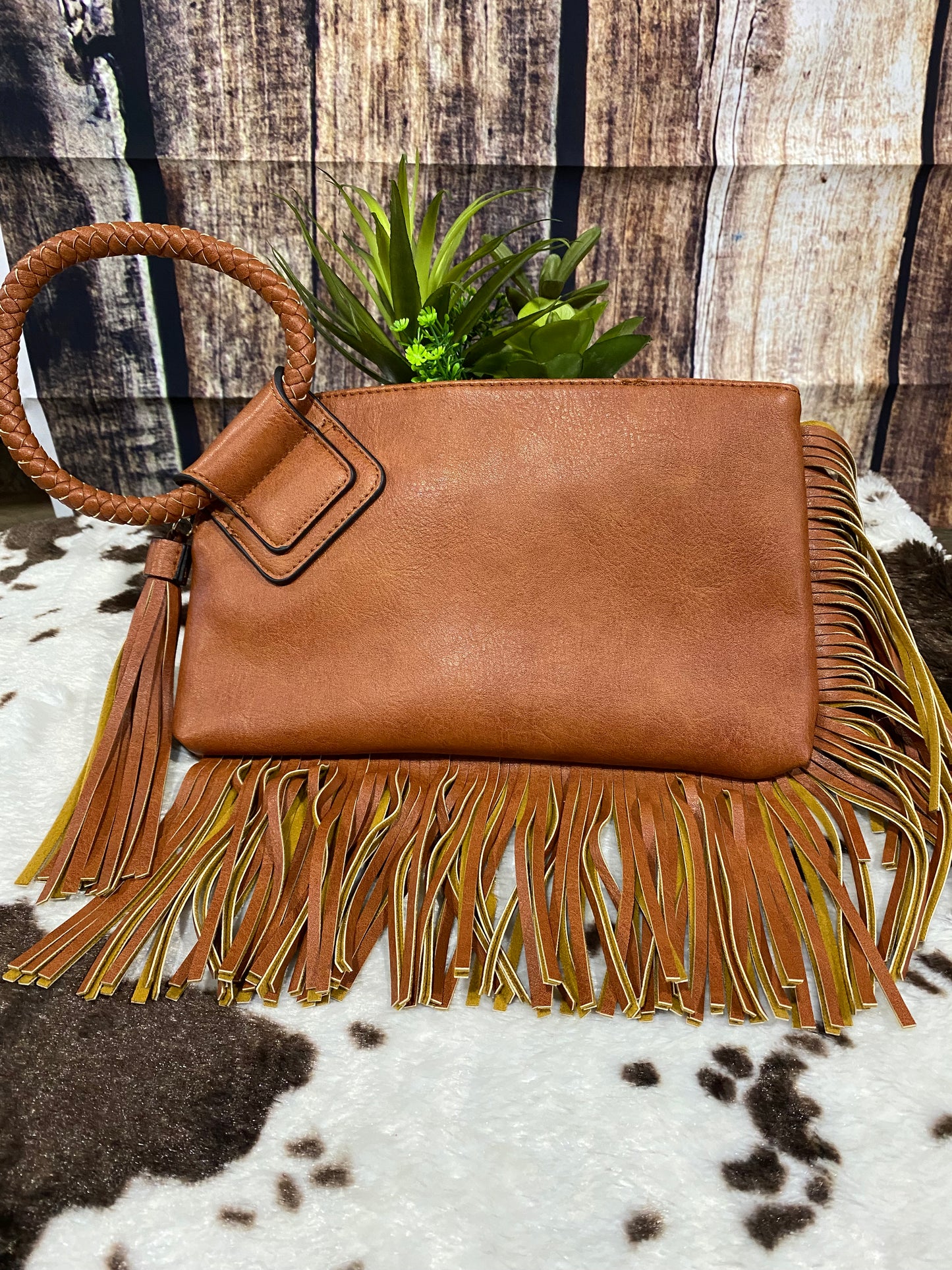 FRINGE CLUTCH